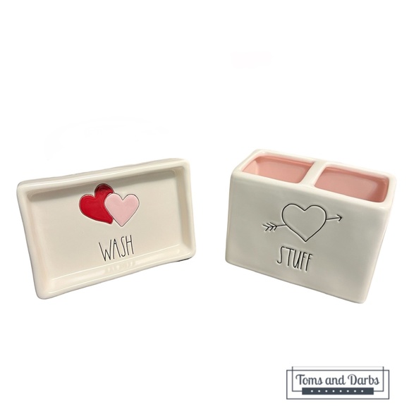 Rae Dunn WASH STUFF HUGS & KISSES Bathroom Towel Set - Picture 3 of 3